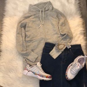 Liz Lange maternity sweatshirt